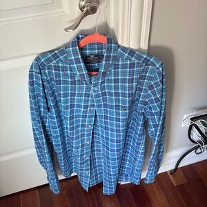 Vineyard Vines button down dress shirt